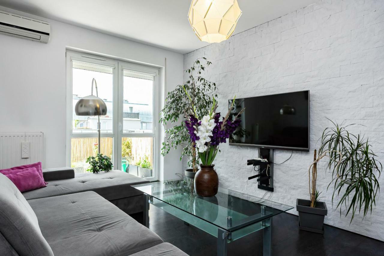 Apartments Wroclaw Manganowa By Noclegi Renters Bagian luar foto
