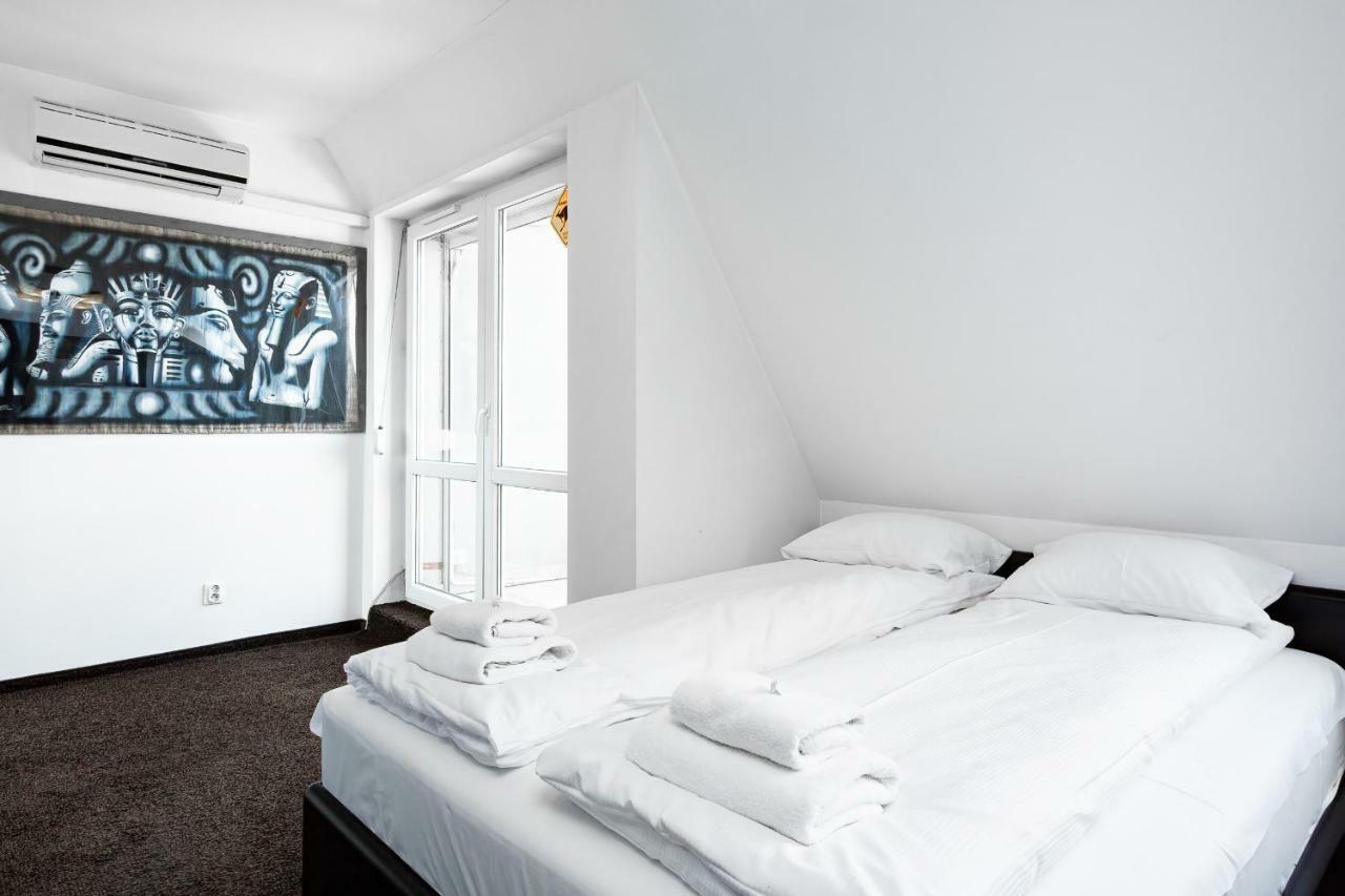 Apartments Wroclaw Manganowa By Noclegi Renters Bagian luar foto